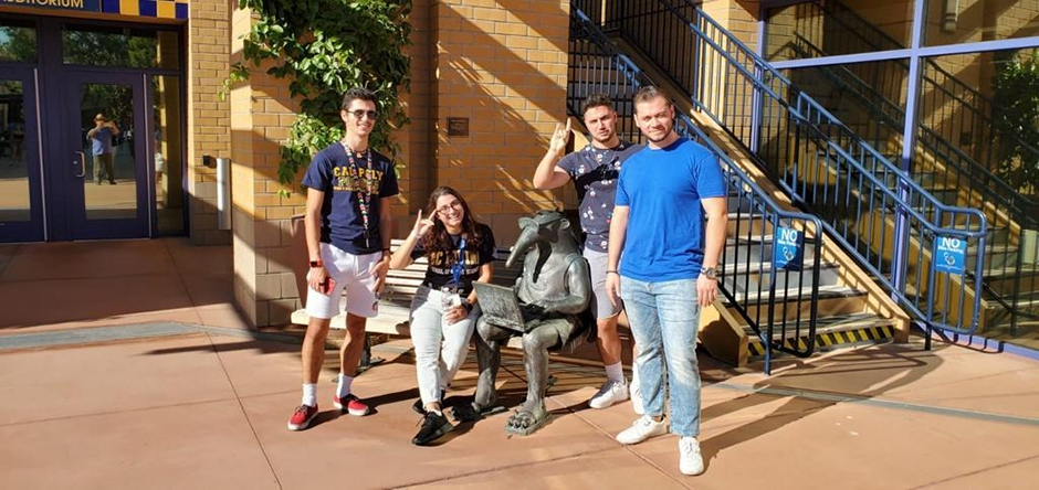 Move-in Day 2021 with for Jane with her brother (to the left) and cousins (to the right).